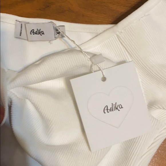 XS White Adika crop top - Picture 3 of 3